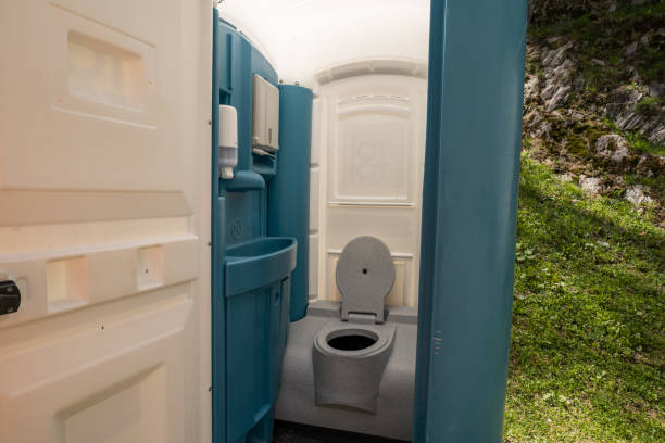 Best Porta potty delivery and setup  in Fern Acres, HI